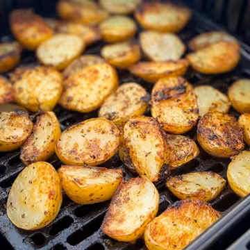 Air Fryer Sliced Potatoes taken with iphone 15 pro max --iw 2 --ar 4:5 --v 6.1 --raw