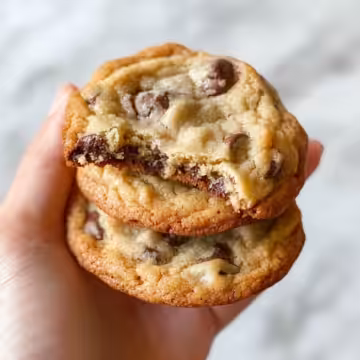 Chocolate Chip Cookies Levain taken with iphone 15 pro max --iw 2 --ar 4:5 --v 6.1 --raw