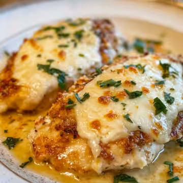 Recipe:Longhorn Parmesan Chicken taken with iphone 15 pro max --iw 2 --ar 4:5 --v 6.1 --raw