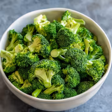 Classic Broccoli Salad taken with iphone 15 pro max --iw 2 --ar 4:5 --v 6.0 --raw